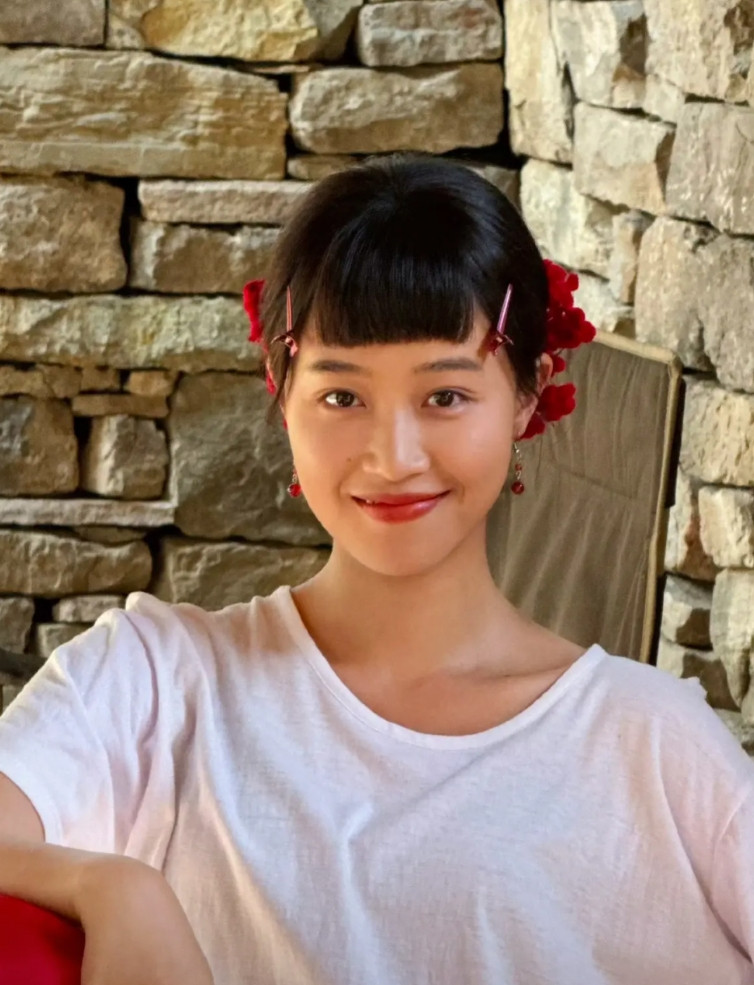 蓝盈莹为啥一直演不了女一，很简单的原因，不是她不漂亮，也不是没演技，而主要是因为