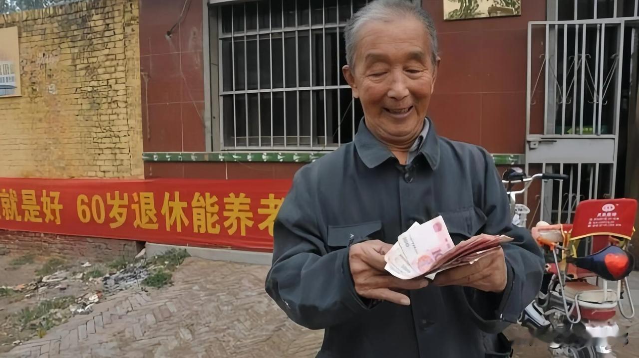 农村社保一年交200元，交满15年后，每月能领多少养老金？农村社保一年交2