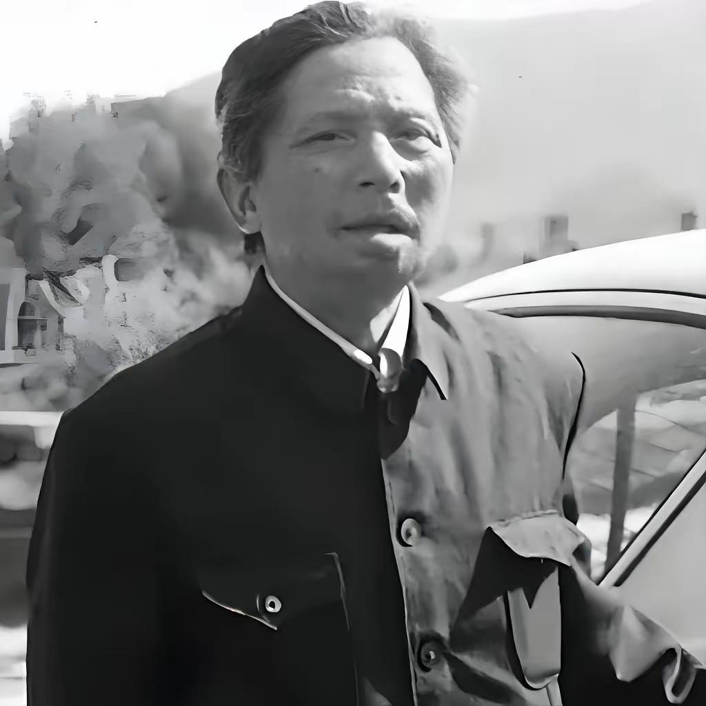 1971年，黑龙江一退伍老兵去打油，偶然瞥见油票印章上的名字，大惊失色。原部队军