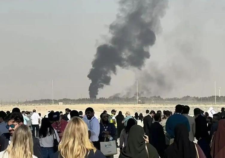 “光辉”坠机后，仅剩中俄战机完成飞行表演！ 11月21日，是迪拜航展的最后一