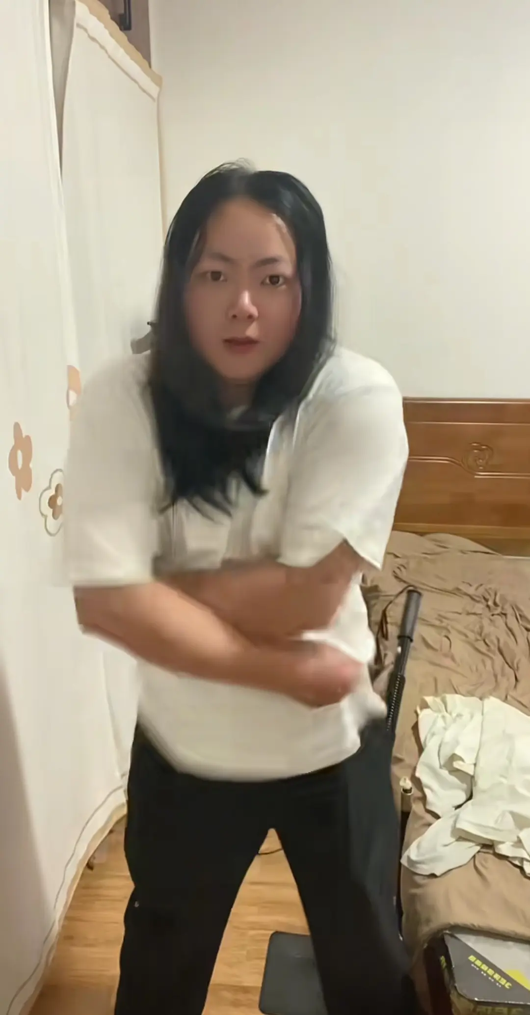 其实他是男生，长发还挺美