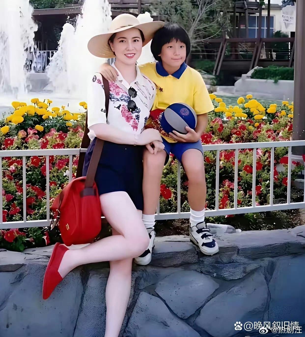 终于知道成龙为啥选她做老婆了，完全不输林青霞。​​​