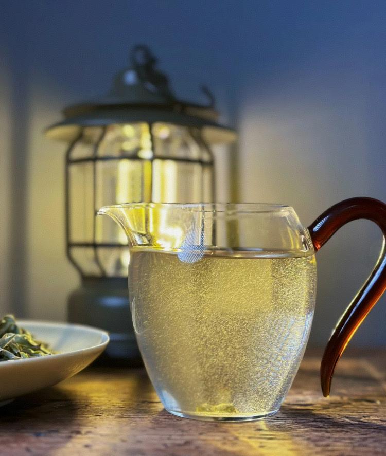 看到日本和菲律宾在台湾周边划定的所谓海岸线，我不禁觉得好笑。他们这是把我们国家当