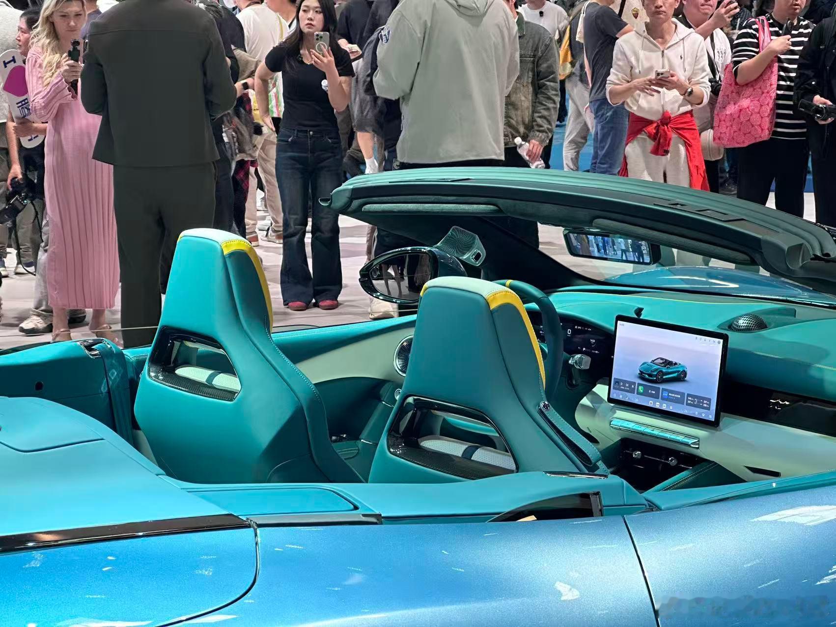 去年我还预估硬顶版腾势Z会45万左右起步，但是车展这尊“真神”出来了，我已经对