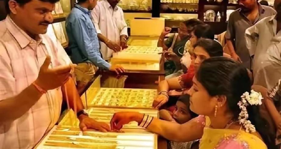 印度想把自己存在美国的黄金运回家，美国不让。可另一边，中国却用聪明的办法，把黄金