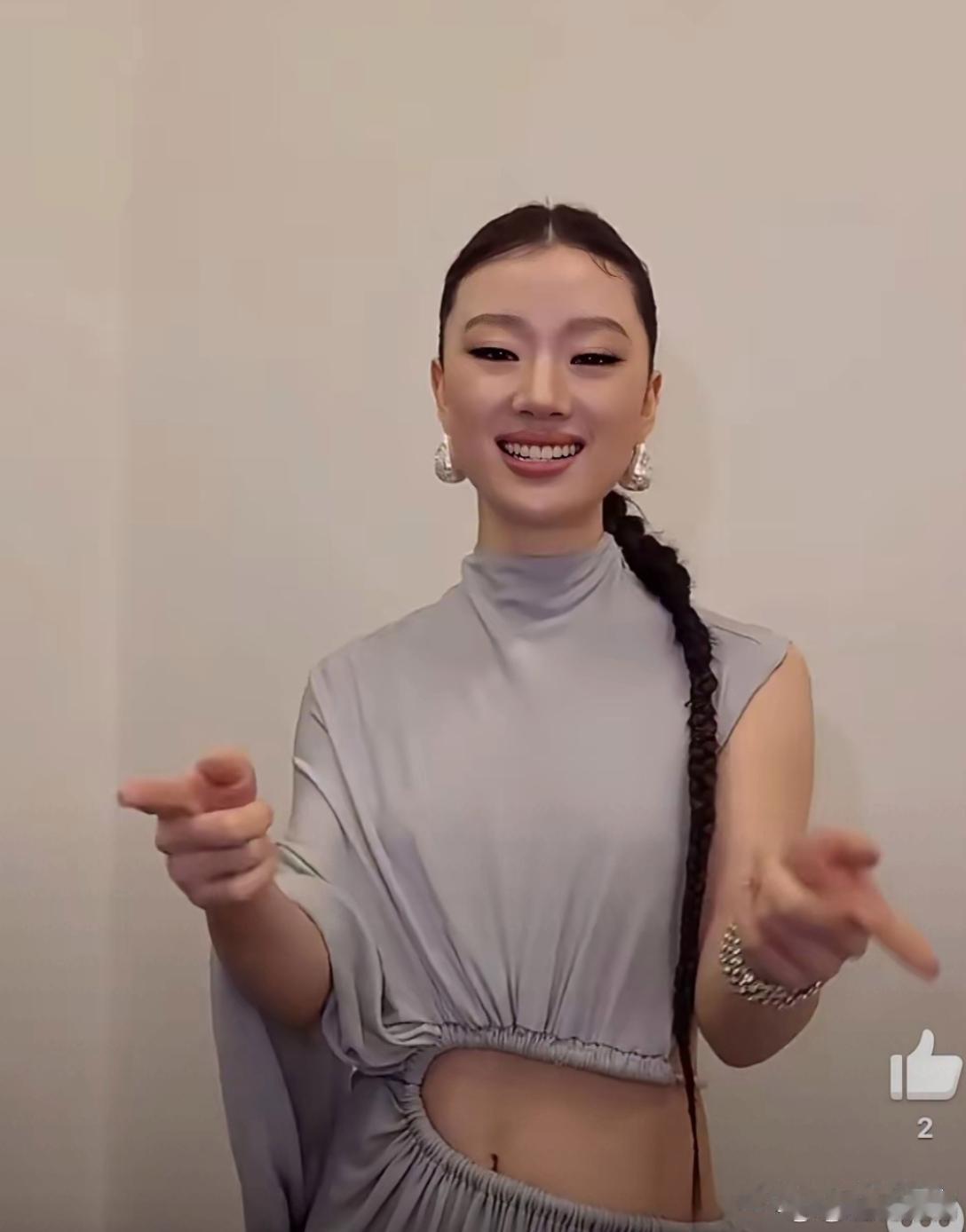 单依纯这发型属实有点看不懂了？