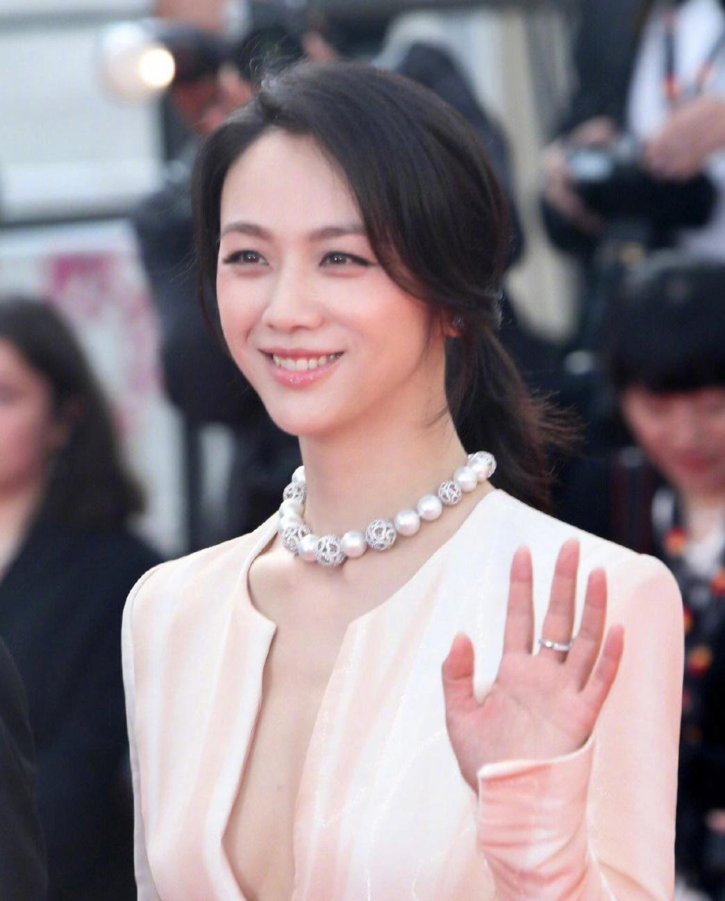 2014年，汤唯和韩国导演金泰勇结婚之前，婆婆命令汤唯：“你要是嫁给我儿子，就要