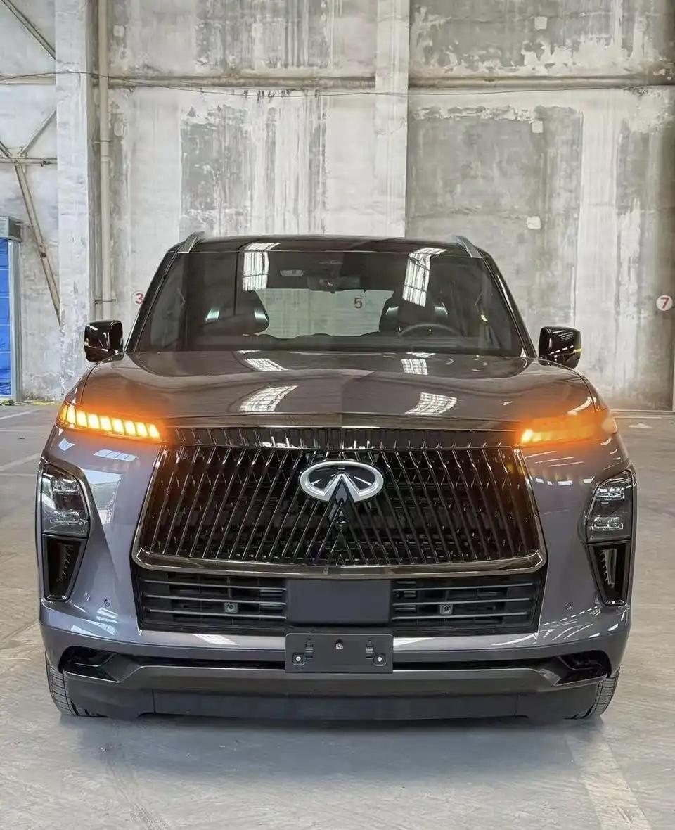 英菲尼迪QX80，长的有点像灭霸车长5365mm，车宽2030mm，车高194