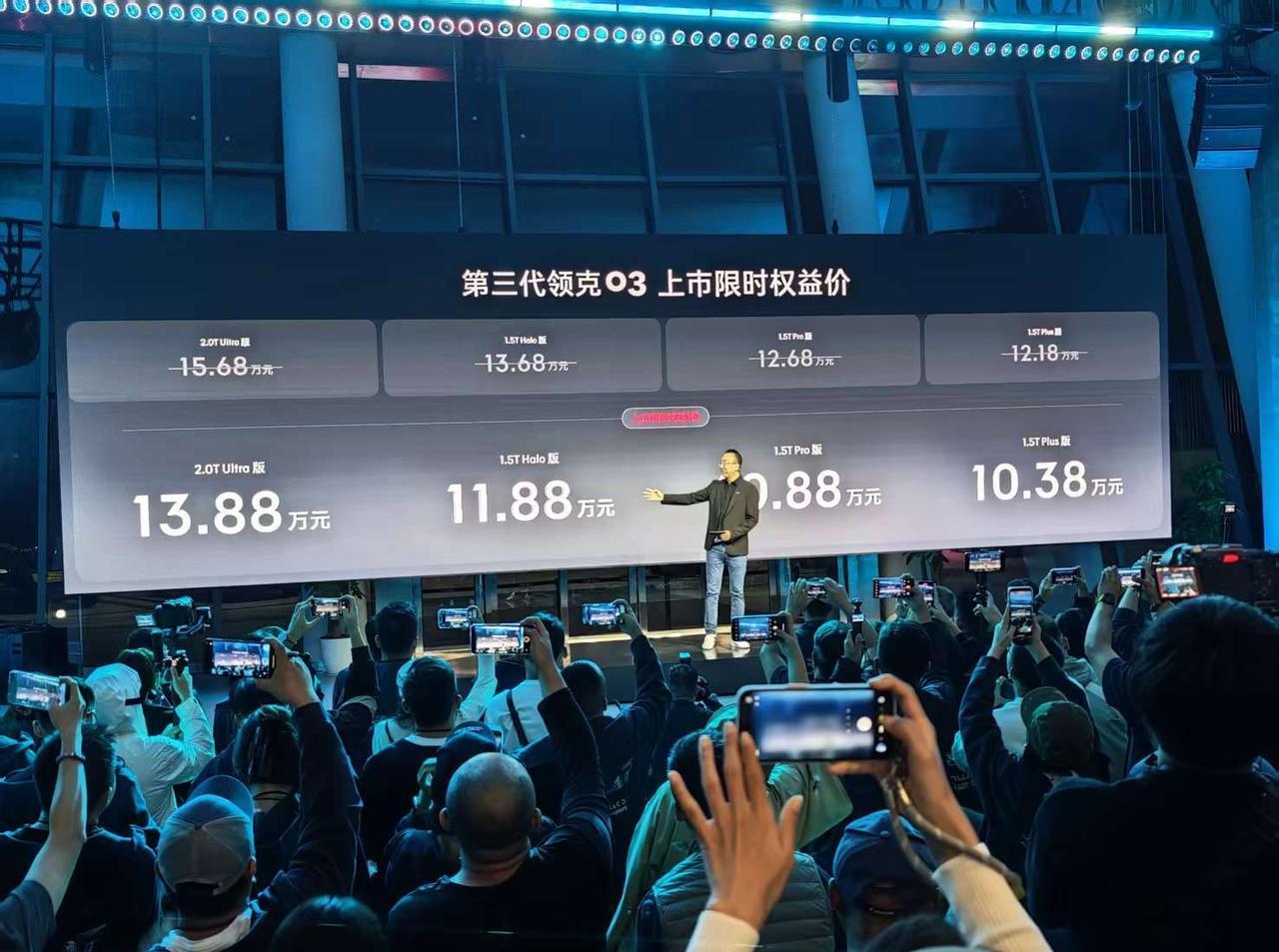 试完第三代领克032.0T，聊几句：1、2.0T的车型，变速箱从7DCT变
