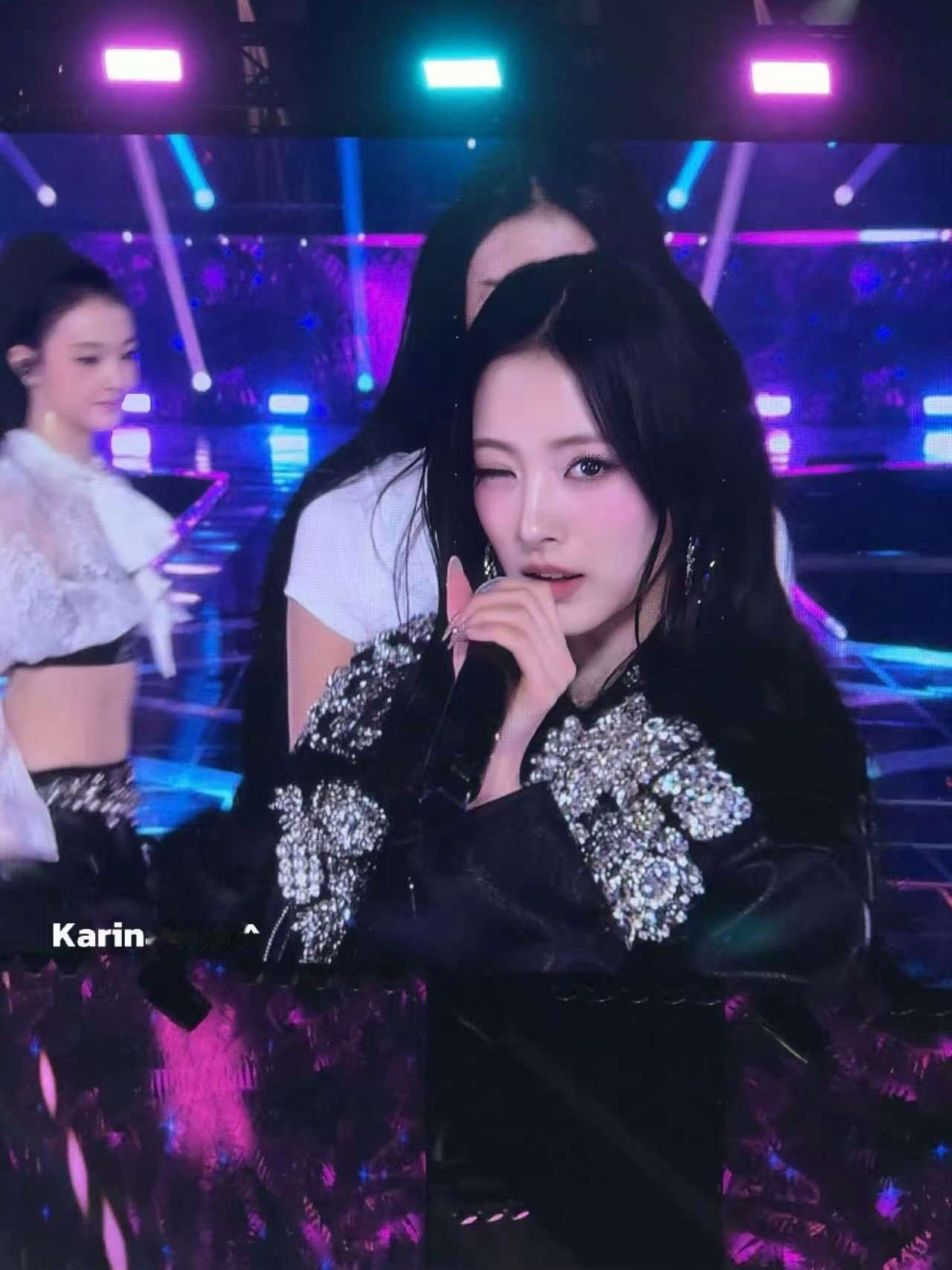 宁艺卓最新舞台造型状态好好啊