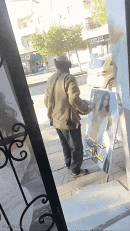 大爷这是什么操作，再不疯狂就老了……