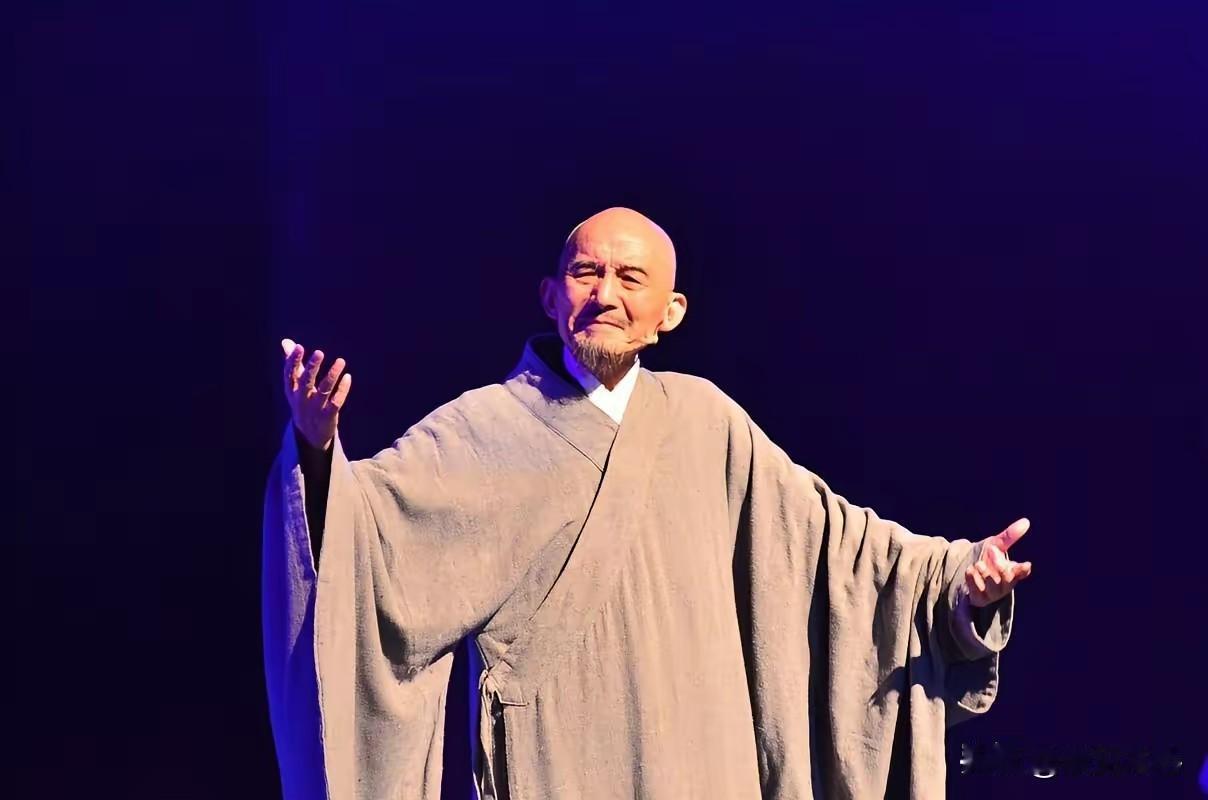 弘一法师曾说：一个人最好的命，是前面不好，后面好。寥寥数语，道尽了人生最通