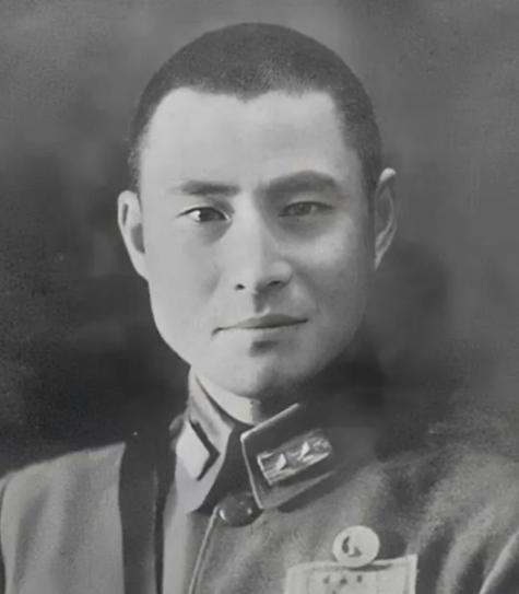 1939年，黄维接发现军粮掺砂石、发霉，多次向上级何应钦交涉，当时何应钦置之不