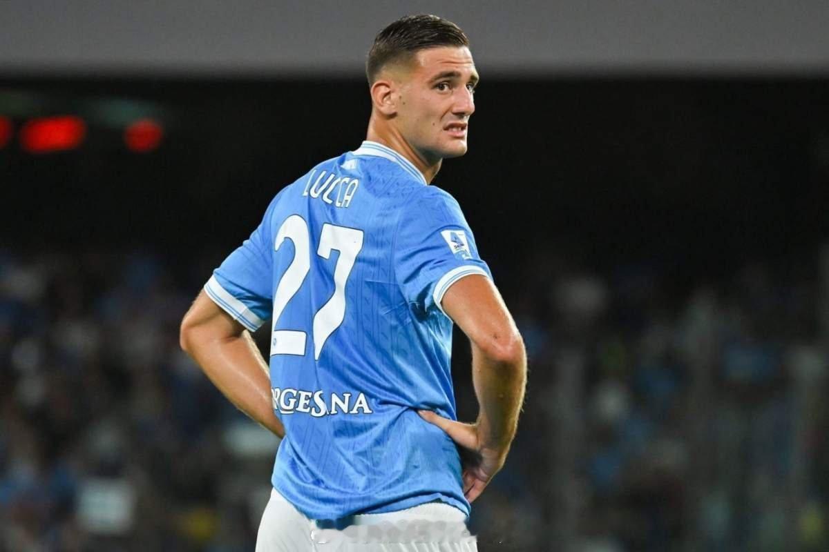 【2米巨塔中锋登陆英超】英超联赛罗马诺消息：诺丁汉森林与那不勒斯已经达成全面协