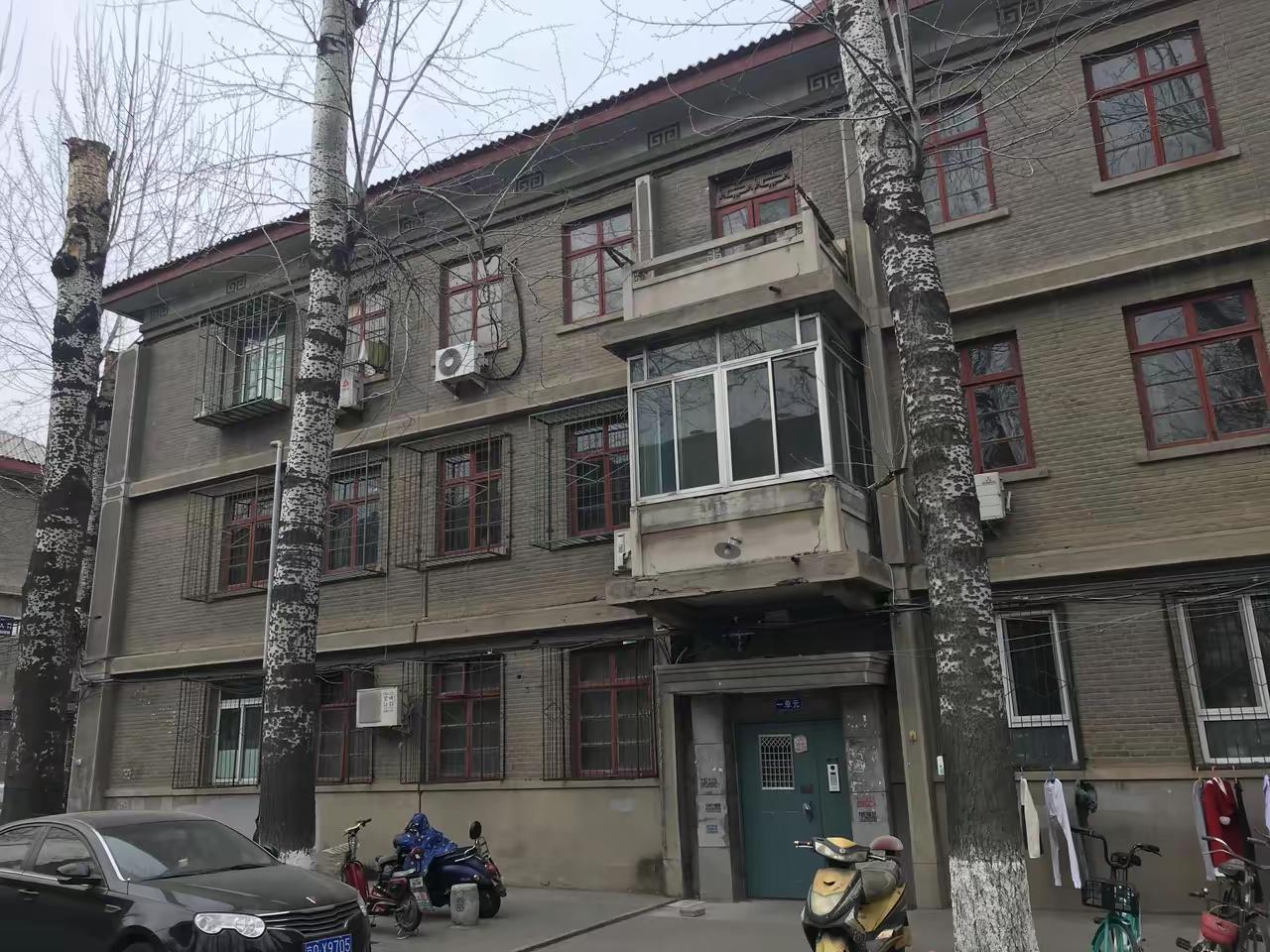 上世纪50年代，钱学森先生一家居住在北京中关村科源社区14号楼201室。五室一厅