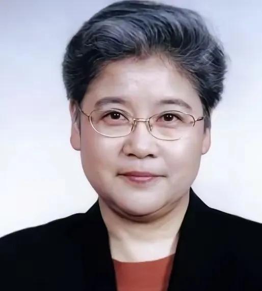 1977年9月，唐闻生被下放到“五七干校”劳动，从此她远离了工作多年的外交系统。