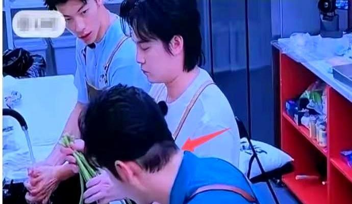 说出来你可能不信，现在明星头上顶着的，可能是50万。而且，不是一两个。是几乎