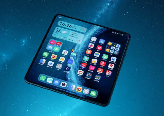 给vivoXFold6拍了组图，结果微博给夹了，白拍可不行。这手机真是让