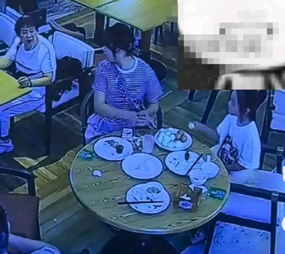 爱占小便宜的人，到哪都让人看不起。某地宾馆提供免费早餐，便利住客，多好的事。但