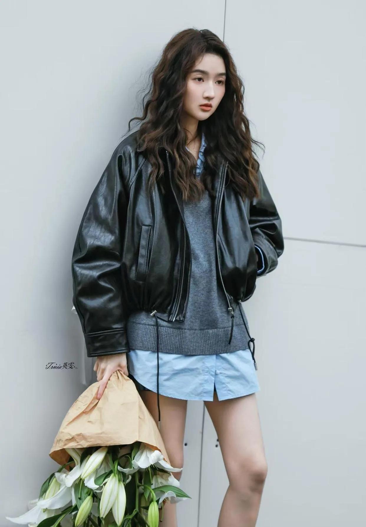 救命！王玉雯这是偷偷去演韩剧了吧🤣家人们谁懂啊！王玉雯换了羊毛卷+皮衣叠