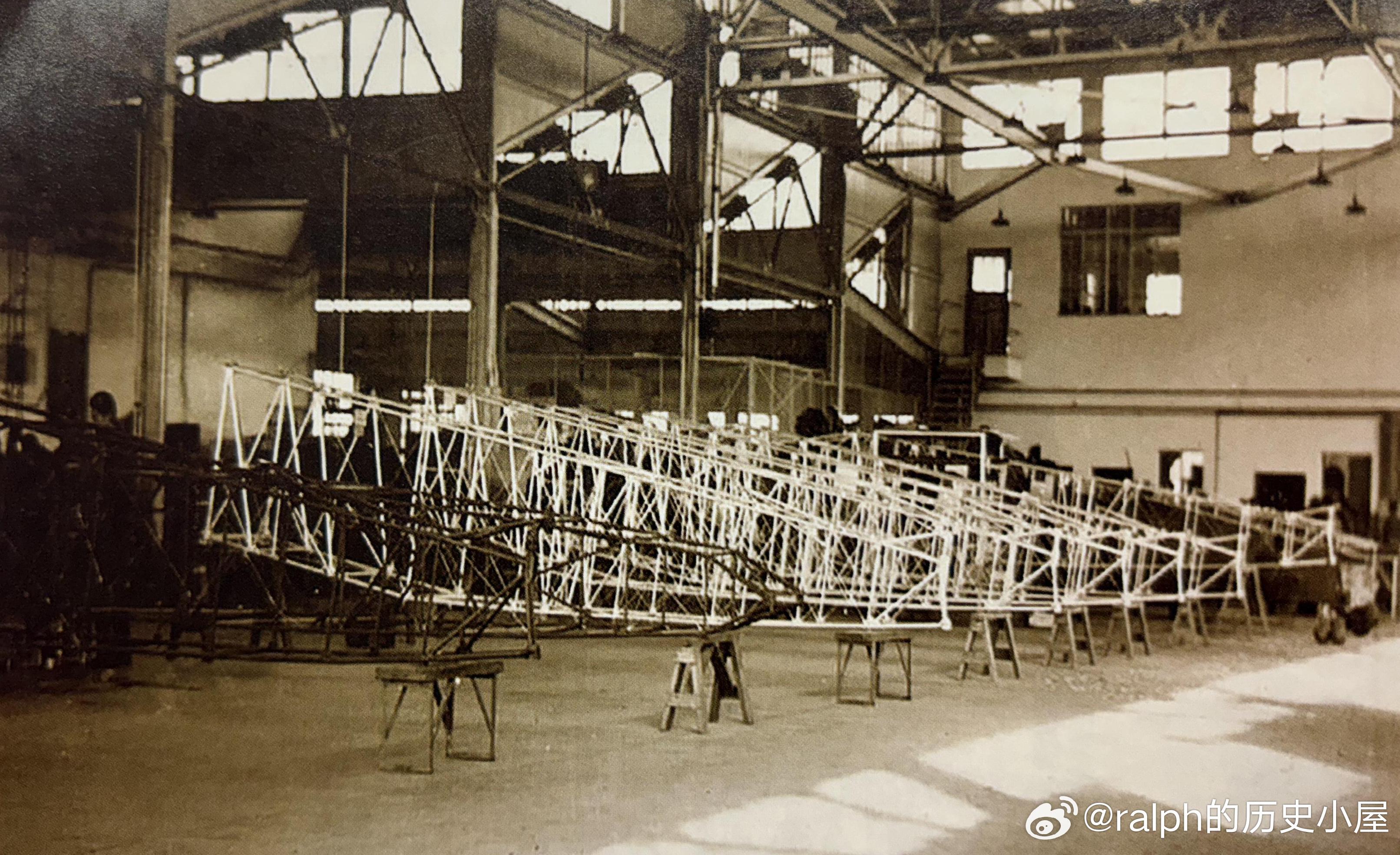 1935年中央杭州飞机制造厂焊接好的多种飞机机架历史影像