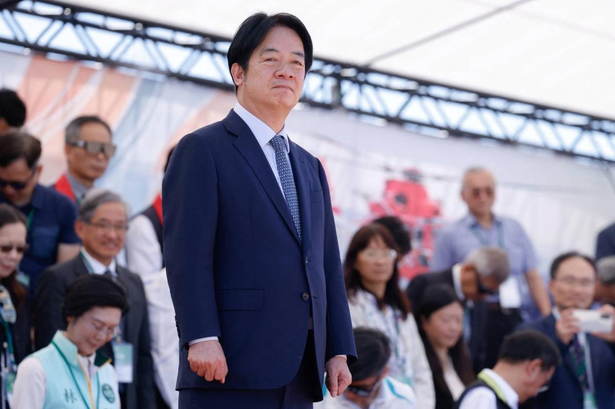 彻底撕下伪装！赖清德下手拆除蒋介石雕像，公开宣扬台湾独立谬论，否认两岸同属一中的