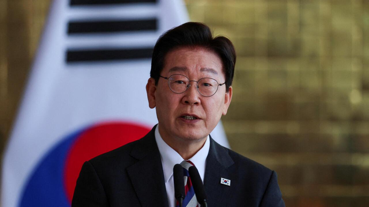 外媒24日报道：“韩国总统李在明指责乌克兰泄露两名朝鲜战俘被送往韩国一事。202