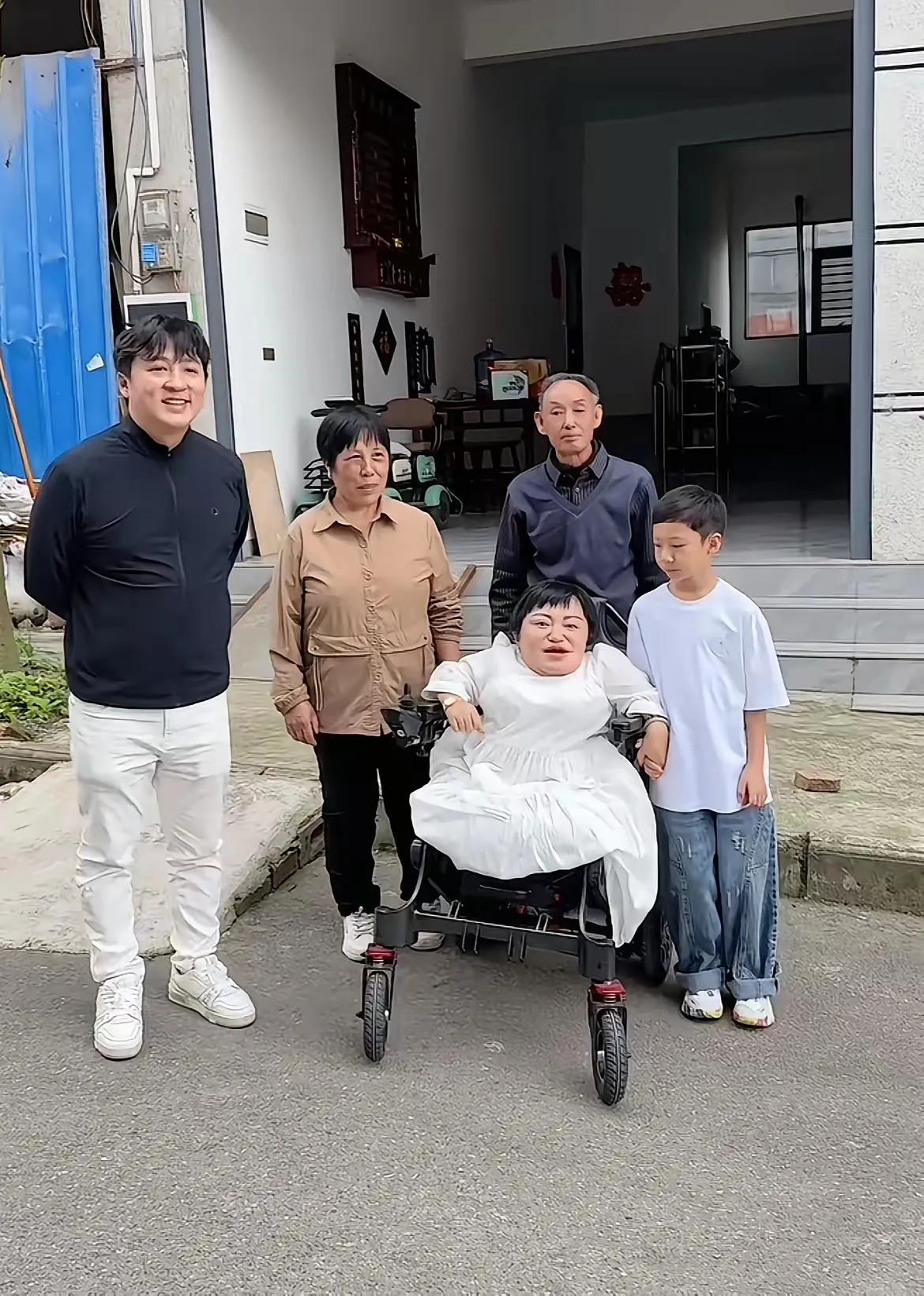 天啊！大双与李喜梅结婚三年，整个人胖了两圈，大腹便便，貌似比婚前胖50斤。其实早