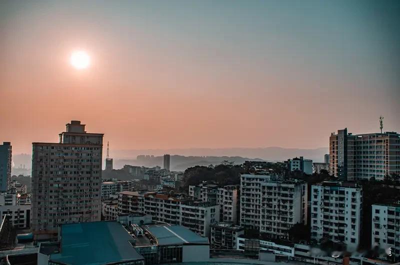 求助视频意外“闯祸”制造泼天流量2026年开年，重庆合川姑娘“呆呆”成了最会“