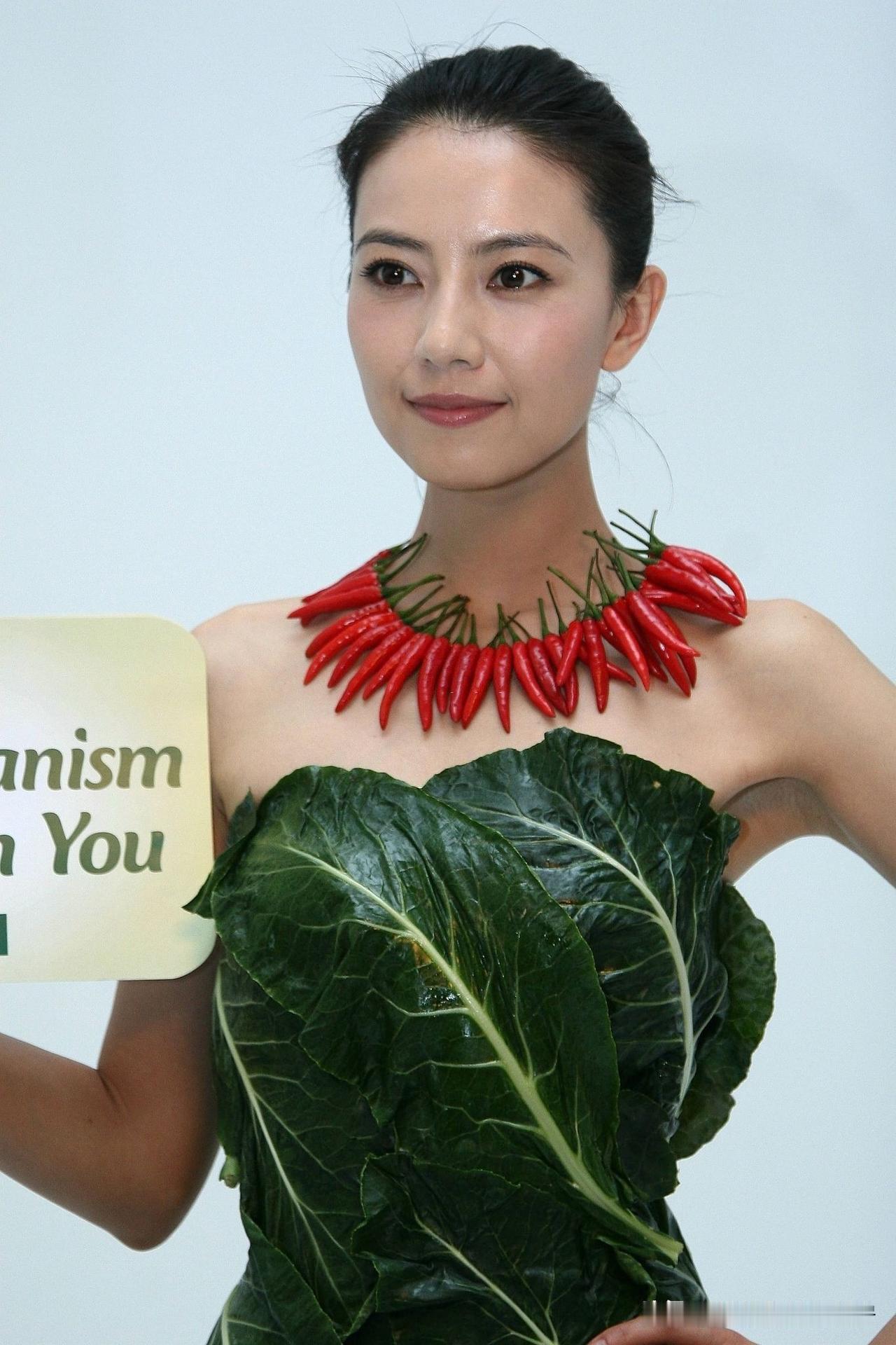 你应该没看过，高圆圆这套穿搭吧！反正我是第一次看！什么样的女孩你看一眼就会心动高