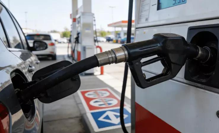 加完油后半箱油“蒸发”？中石化揭秘3大真相，多数车主都踩过坑有没有过这种崩