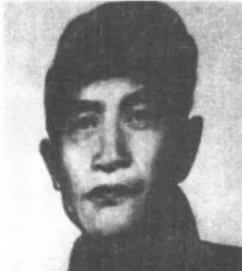 1964年，毛主席得知奇袭白虎团的英雄杨育才，如今还只是副连长，眉头一皱，11年