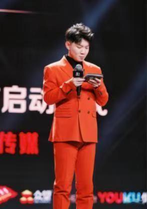 相声界这几天又闹大了！卢鑫直接在镜头前撂了狠话，半点面子没留。他曝出过往内情，当