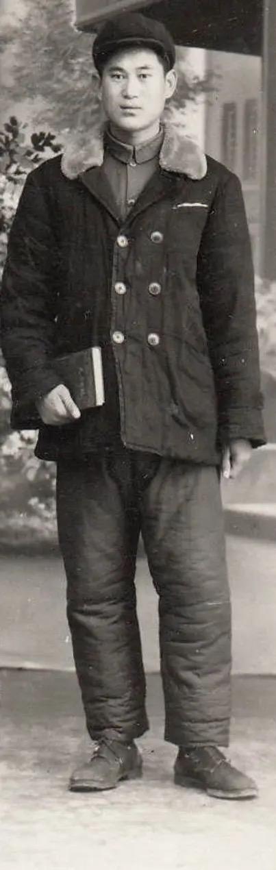 我有个亲哥哥，25岁就悄然离世了。静静地来又悄悄地去，好像从来没有来过一样。