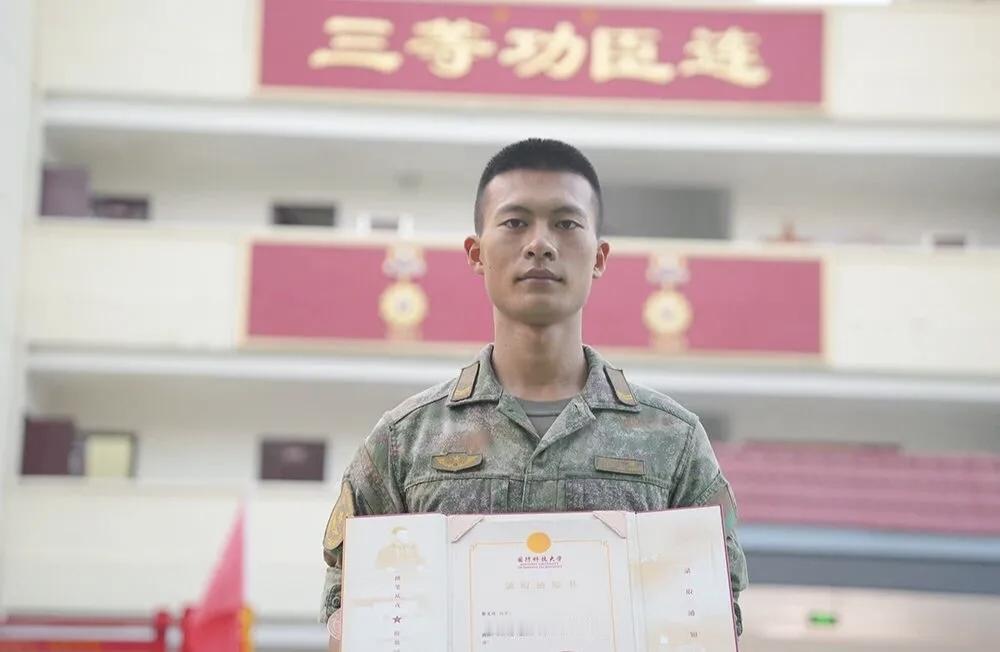 军考最高分纪录再被刷新！近日，东部战区陆军传来重磅喜讯：第72集团军上等兵蔡定旺