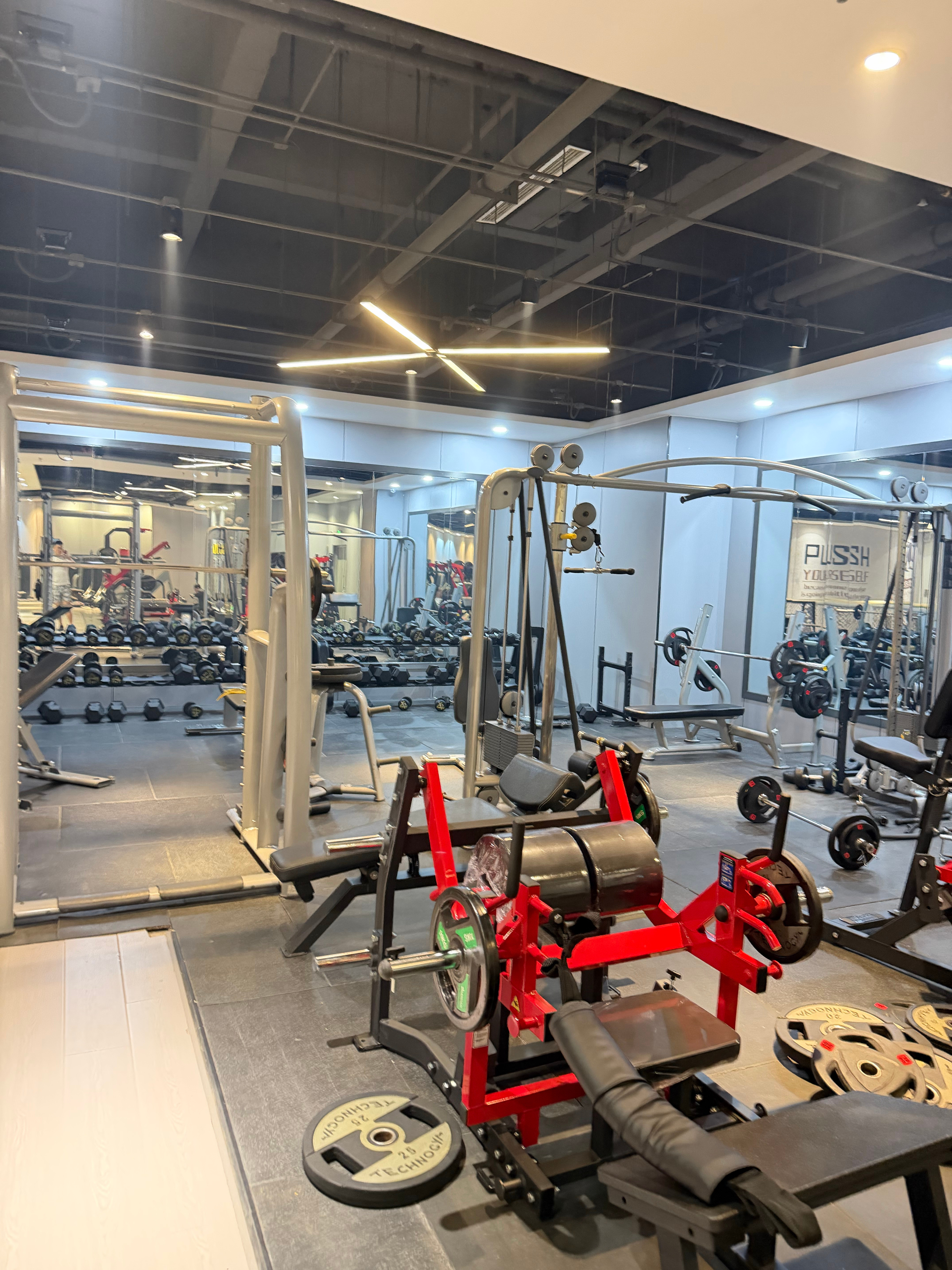 好消息，装修两个月的健身房是真的在装修。以为跑路了，竟然又开门了。