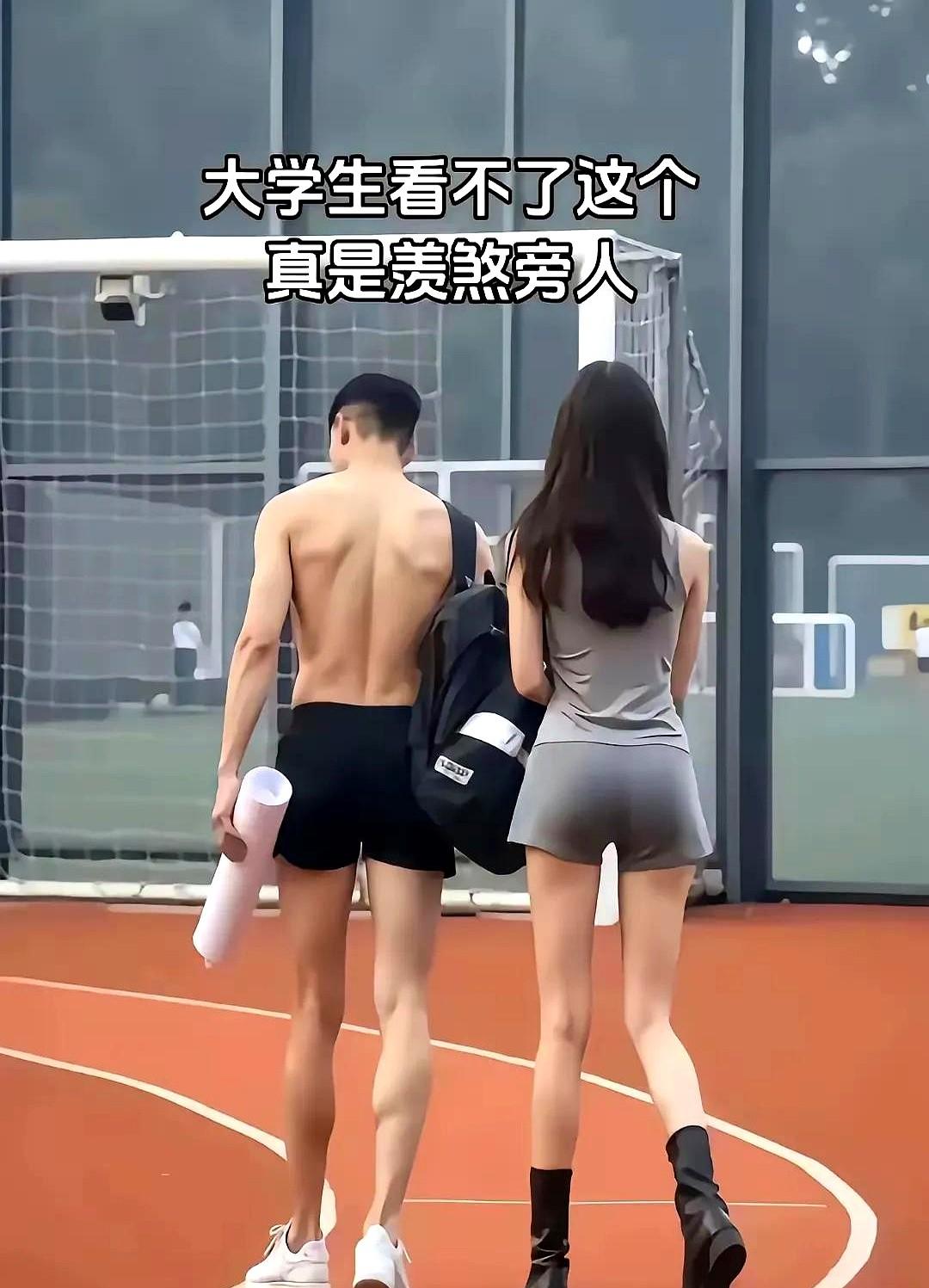 美院雕塑系女孩在操场写生，盯了校队跳高男生半小时，落笔一张速写，署名“想谈恋爱”