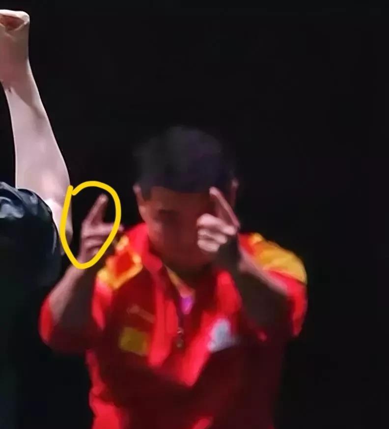 不知道你们发现了没有王楚钦与林昀儒打到2:0的时候，最激动的不是赛场上的王王楚