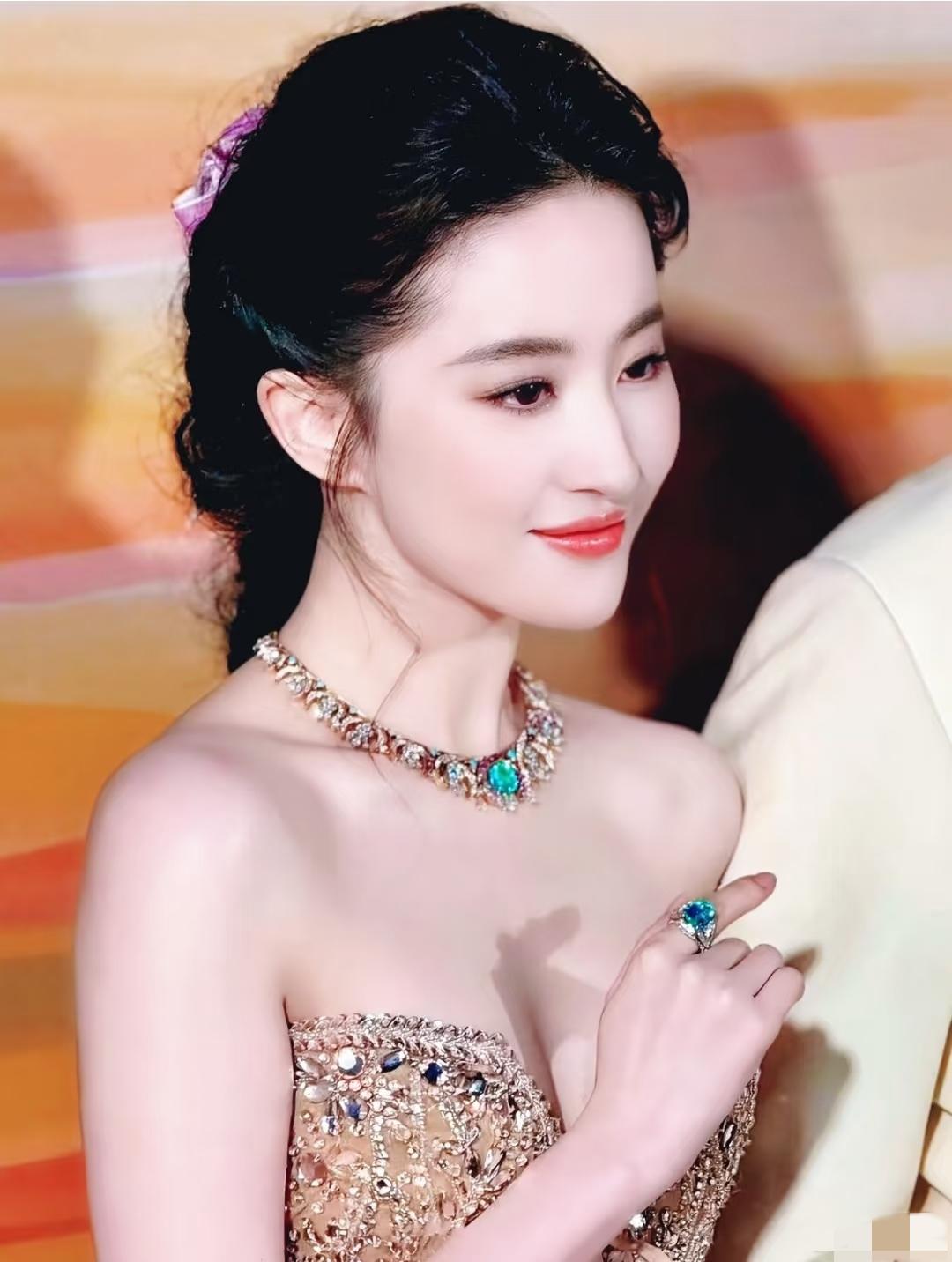 刘亦菲有颜值有身材，为啥至今还没人追呢？在我们身边，或者在娱乐圈里，总有一些