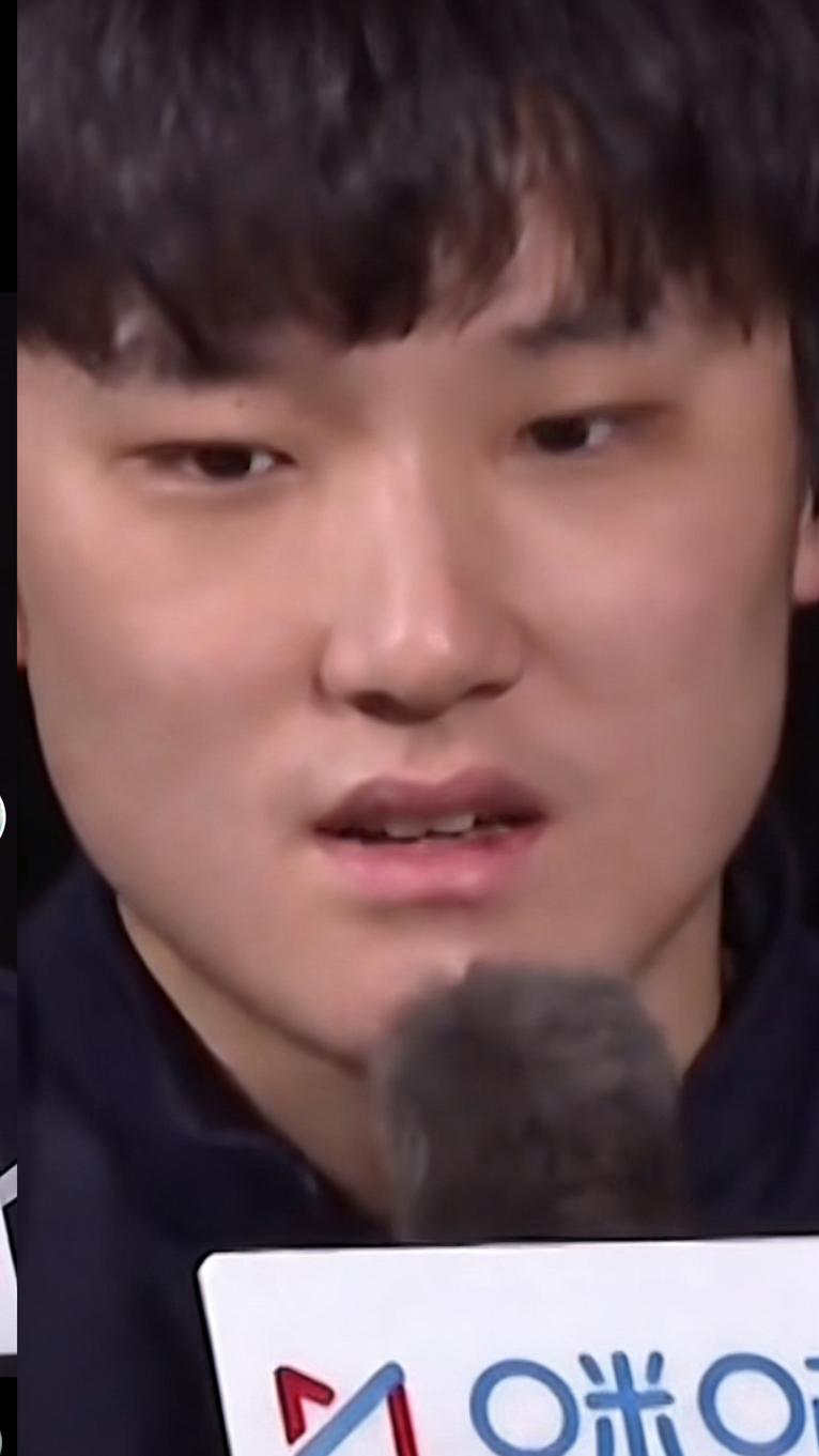 日乒“一哥”张本智和评价松岛辉空同王楚钦比赛的表现时表示：现在的松岛辉空年龄小，