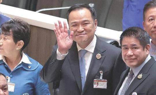 洪森父子把柬埔寨推向灭亡不是没有原因！要说洪森父子，这可是出了名的坏根子！要