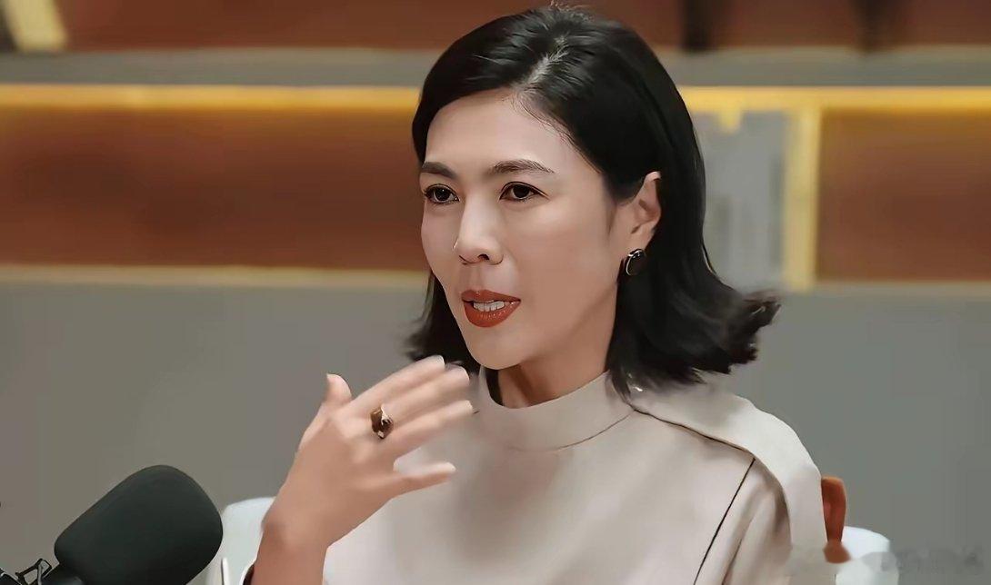 苏芒怎么也没想到，自己竟然多了一个高大上的绰号:法兰西第一女仆。这位在国内擅长打