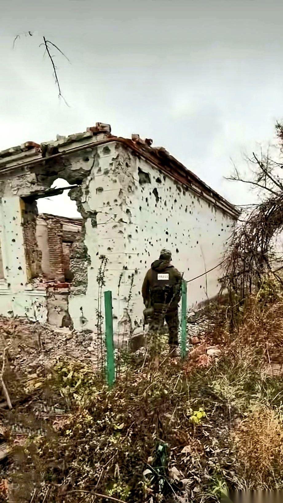 别再傻乎乎地攻城略地了。你拿下一百座城，Logo贴满全世界，结果人家主力部队一