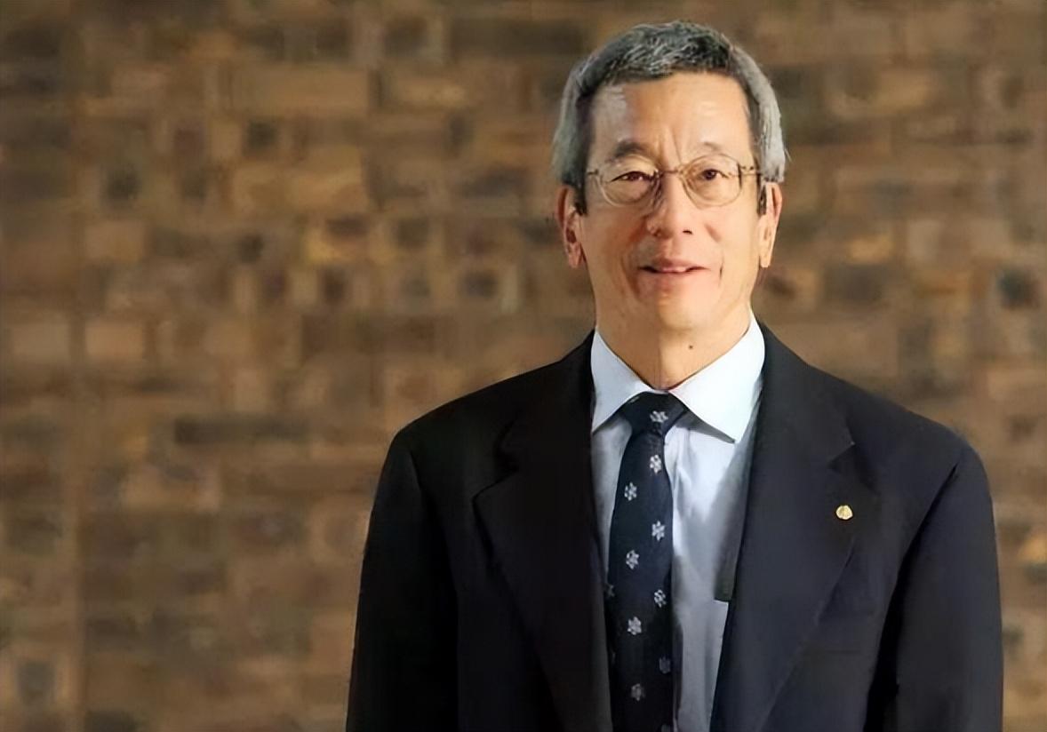 钱永健获诺贝尔化学奖后，许多人先看到的不是绿色荧光蛋白，而是他和钱学森的亲缘关系