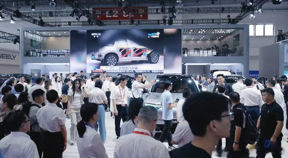 赛力斯参加了第三届链博会据说目前已经成交了20多单供应链订单这次的主题是