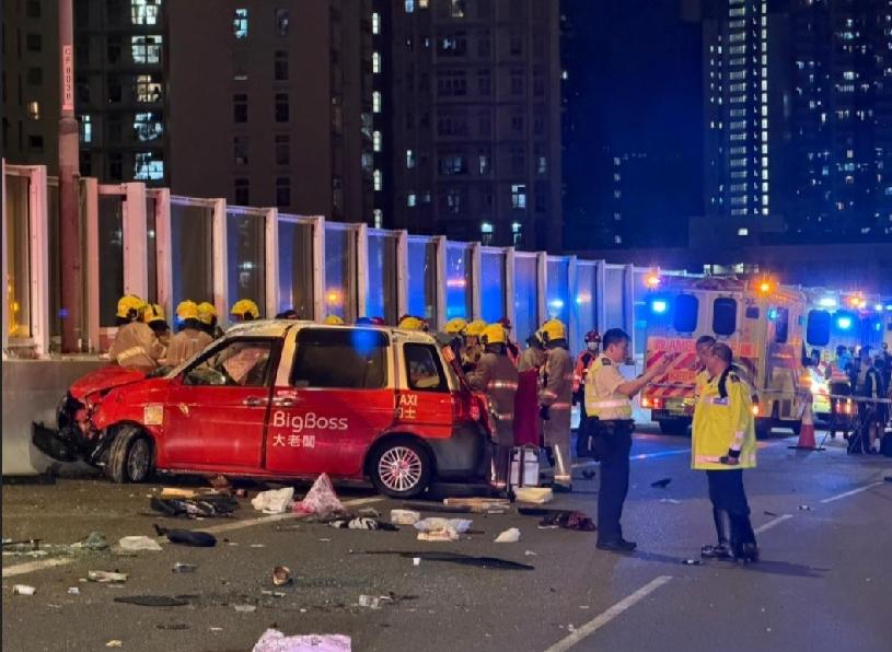 香港青沙公路周二（16日）晚发生的夺命车祸，一辆客货车与一辆车队的士发生相撞，两