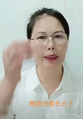 小杨阿姨一语道破回北京也不照看小玥儿小箖箖的原因。小杨阿姨最近直播时被问为什