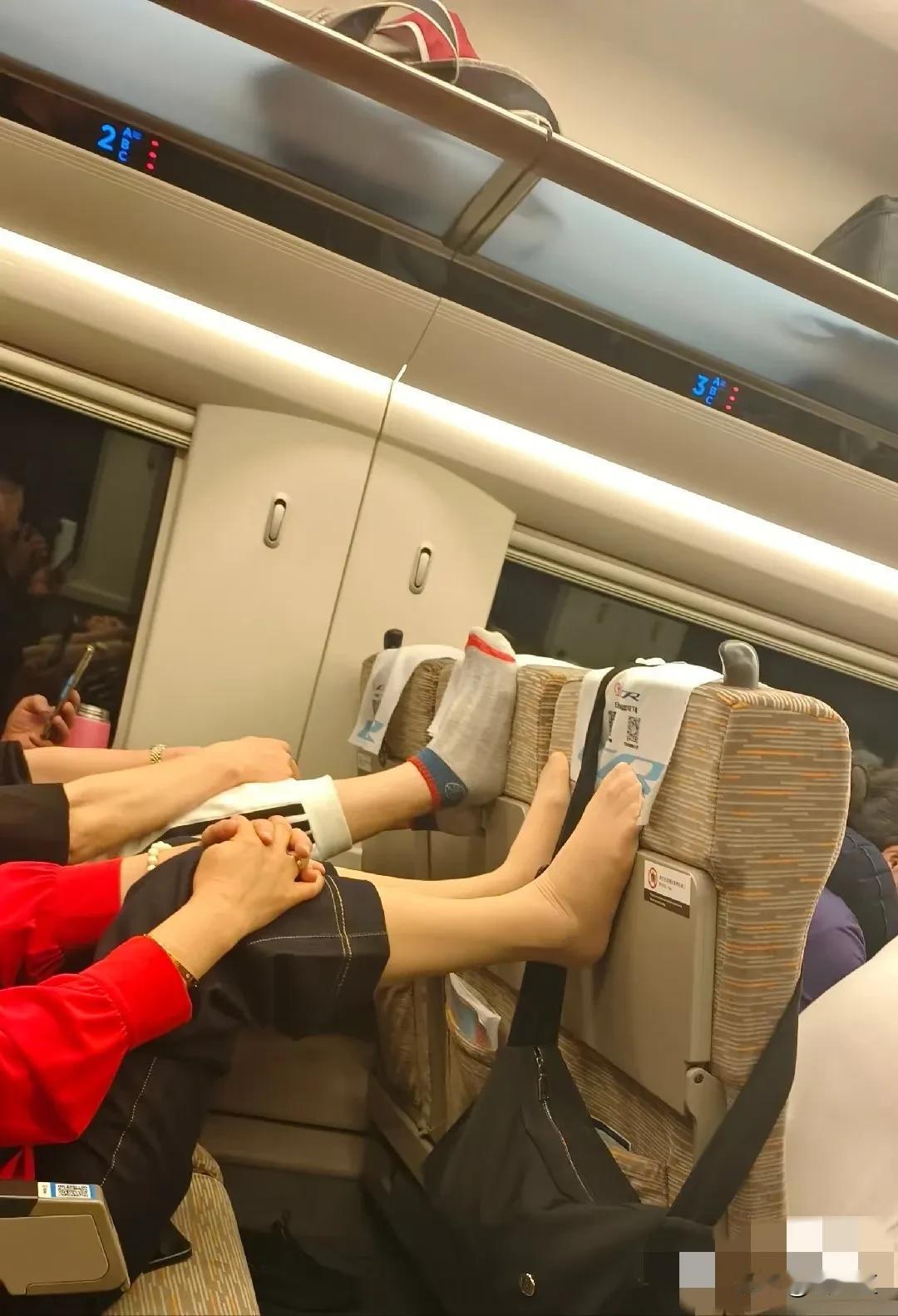 一家三口都是这样的，不是一家人，不进一家门！
