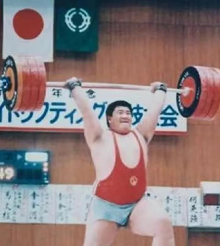 2003年,“举重冠军”才力去父母家吃饭。一向饭量惊人的他,连最爱的红烧肉都没吃