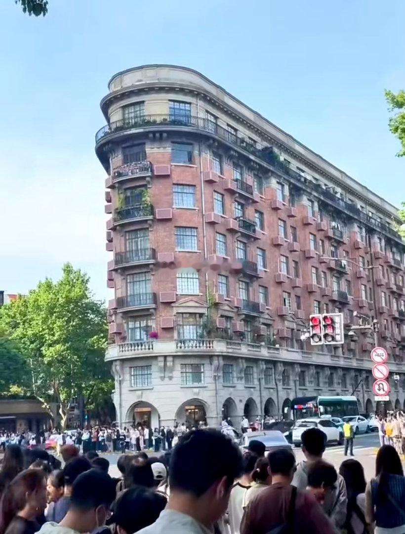很好奇，住在这栋楼里的人每天会不会尴尬